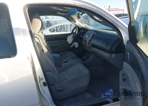 2011 Toyota Tacoma Prerunner V6 z USA, uszkodzony, nr VIN 3TMKU4HNXBM027355